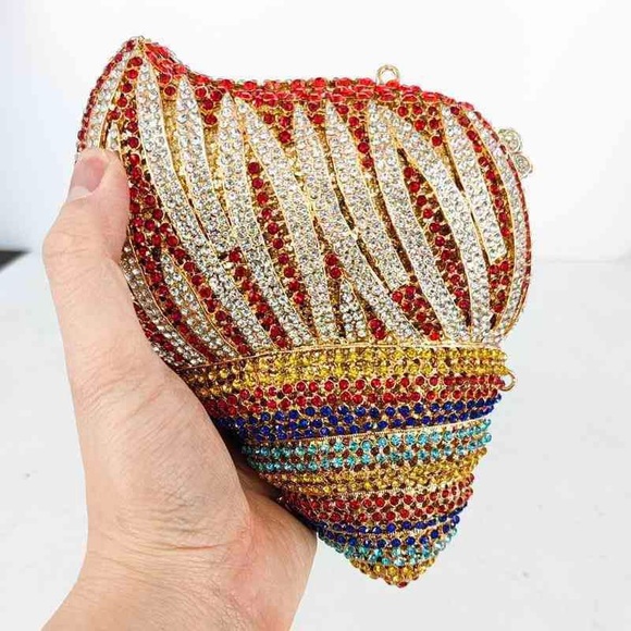 Seashell Shaped Luxury Crystal Clutch Purse - Picture 6 of 10